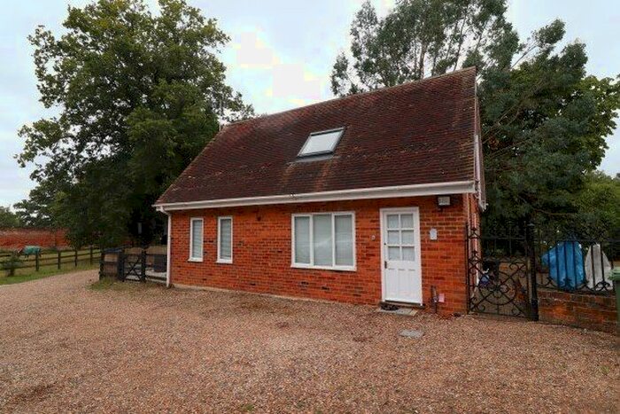 2 Bedroom Cottage To Rent In Weald Road, Brentwood, CM14