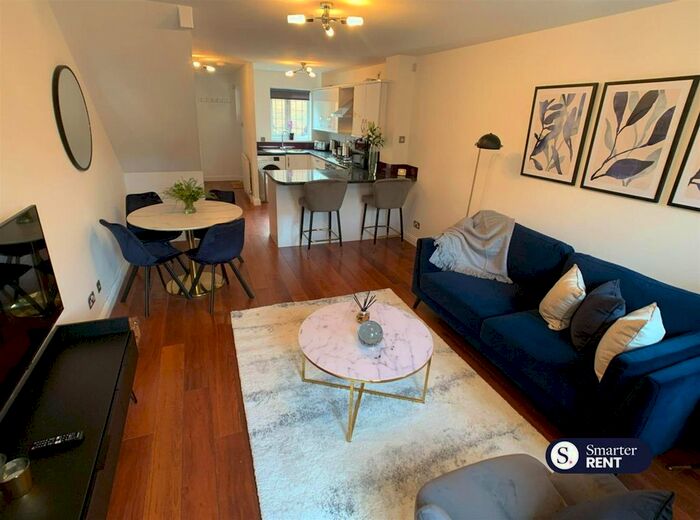 2 Bedroom Property To Rent In Lorne Gardens, Knaphill, Woking, GU21