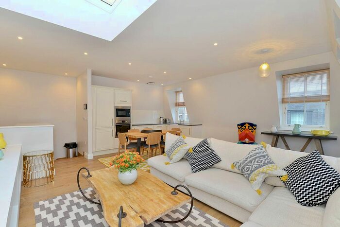 2 Bedroom Flat To Rent In Charlotte Street, Fitzrovia, London, W1T