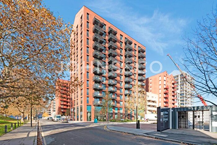 2 Bedroom Apartment For Sale In Curlew House, Hawser Lane, Lond, E14