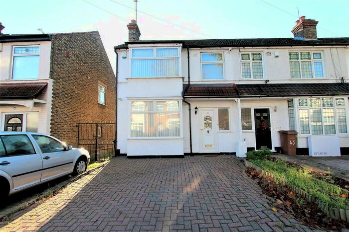 3 Bedroom End Of Terrace House To Rent In Burnham Road, Chingford, E4