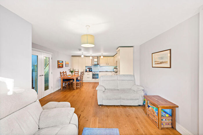 3 Bedroom Mews For Sale In Ref: Gk - Wonham Lane, Betchworth, RH3