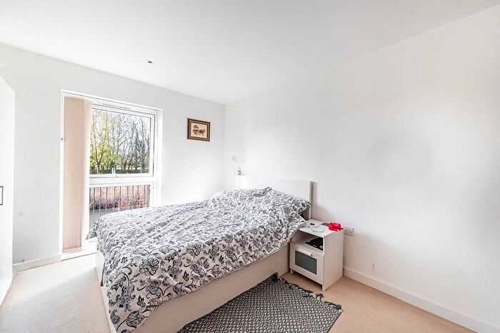 3 Bedroom Flat To Rent In Howard Road, Stanmore, HA7