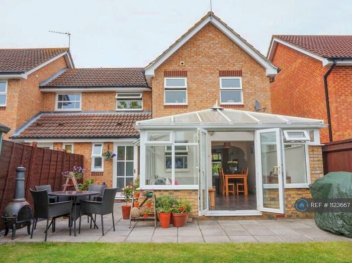 3 Bedroom Semi-Detached House To Rent In Peregrine, Aylesbury, HP19