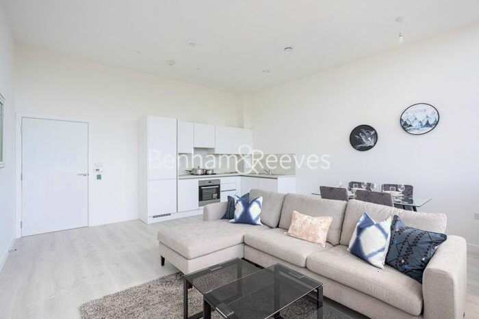 1 Bedroom Flat To Rent In Carnation Gardens, Hayes, UB3