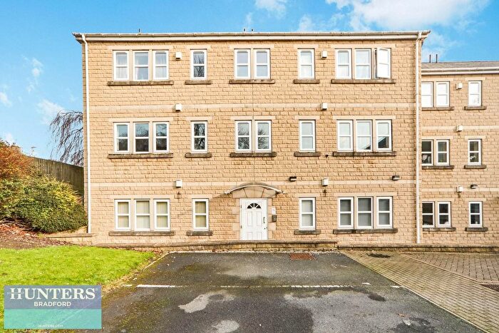 2 Bedroom Flat To Rent In Holland Park, Daisy Hill, Bradford, BD9