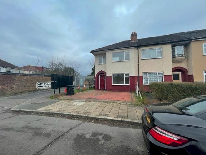 3 Bedroom Terraced House To Rent In Earlsmead Road, South Harrow HA2