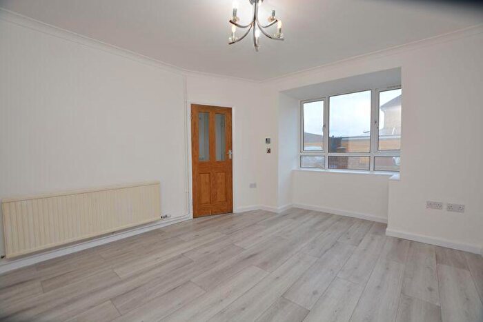 3 Bedroom Terraced House To Rent In Romsey Close, Slough, SL3