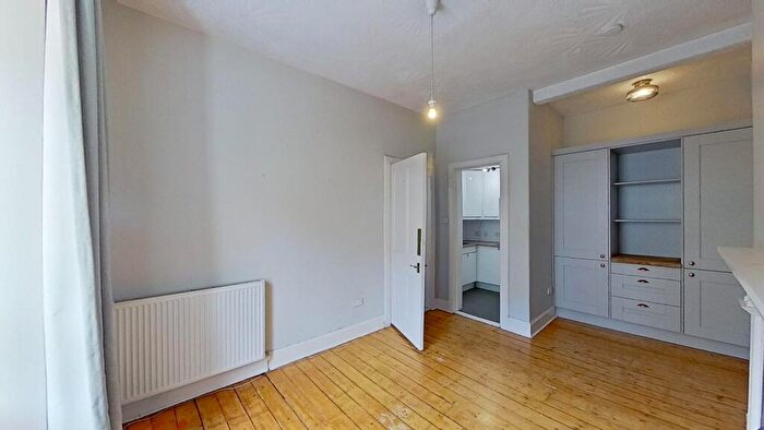 1 Bedroom Flat To Rent In Wardlaw Street, Edinburgh, Midlothian, EH11
