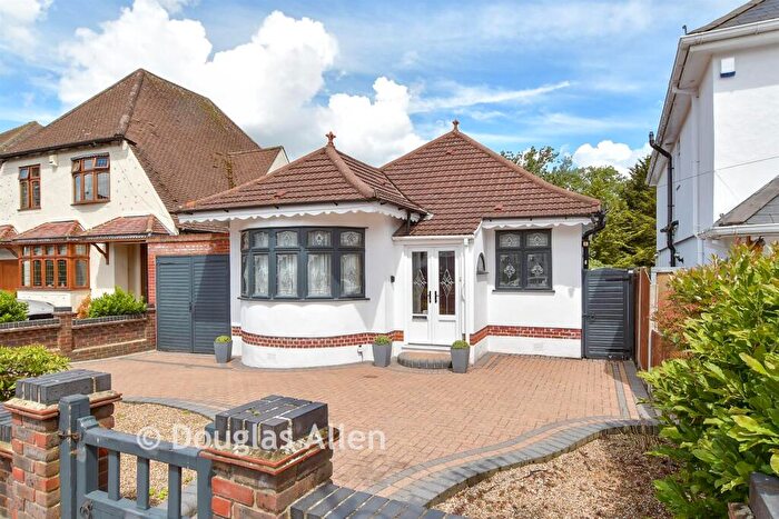 2 Bedroom Detached Bungalow For Sale In Lake Rise, Romford, Essex, RM1