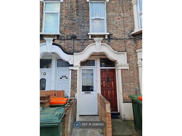 2 Bedroom Flat To Rent In Ling Road, Canning Town, E16