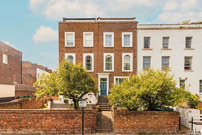 2 Bedroom Flat For Sale In Queens Crescent, Kentish Town, NW5