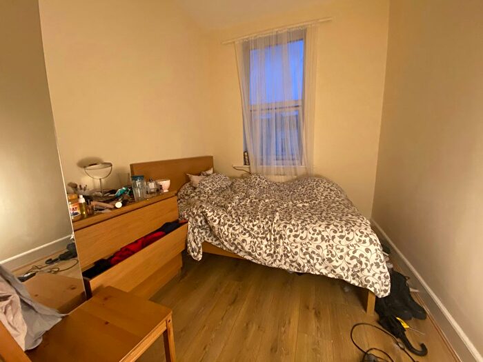 2 Bedroom Flat To Rent In Amersham Road, New Cross, London, SE14