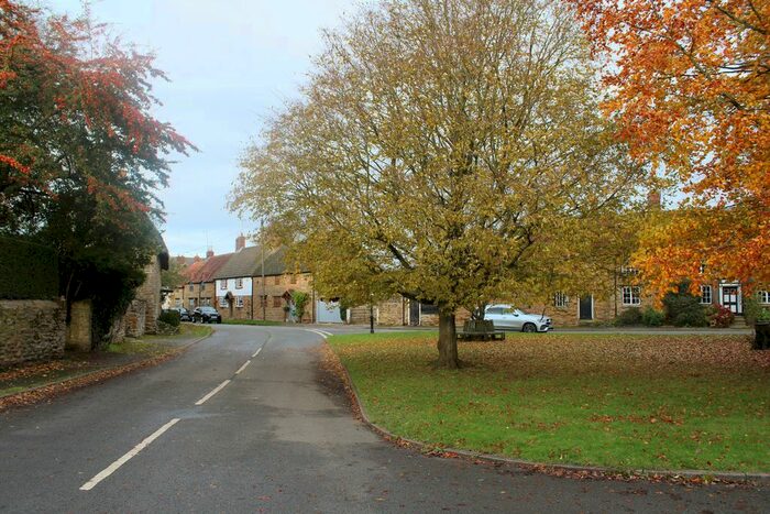 3 Bedroom Cottage For Sale In Manor Road, Staverton, NN11