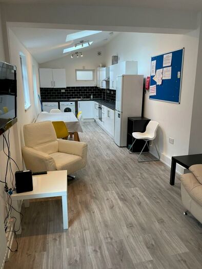 4 Bedroom End Of Terrace House To Rent In Osmaston Street, Nottingham, NG7