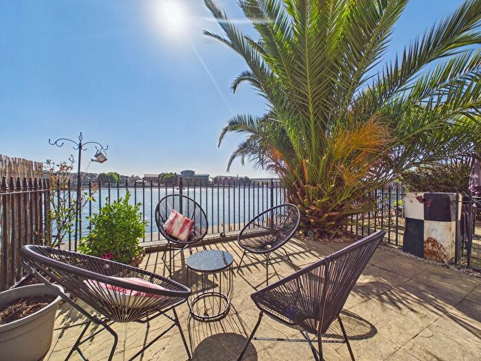 3 Bedroom Town House For Sale In Sandling Way, St. Mary's Island, Chatham Maritime, ME4