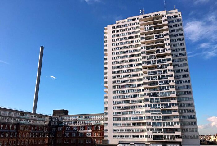 2 Bedroom Flat For Sale In Sussex Heights, Brighton, BN1
