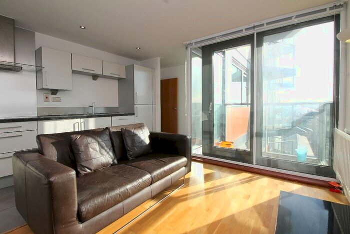 2 Bedroom Flat To Rent In Proton Tower, Blackwall Way, E14