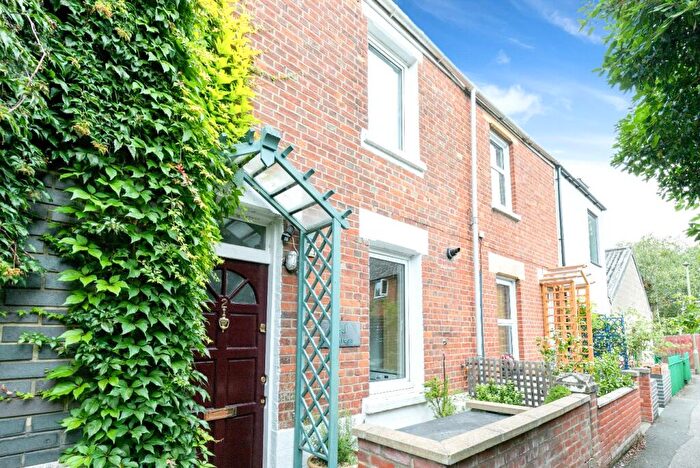 3 Bedroom End Of Terrace House For Sale In Dudley Gardens, St Clements, Oxford, OX4