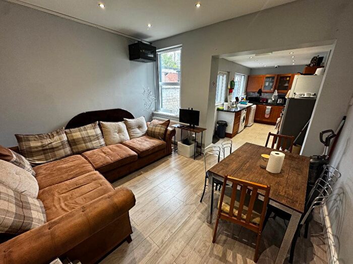 5 Bedroom Detached House To Rent In Nadine Street, Salford, M6