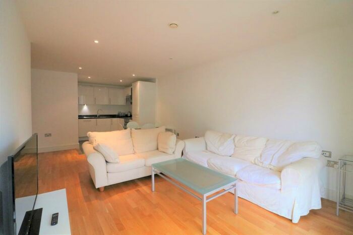 2 Bedroom Apartment To Rent In Drayton Park, Highbury, Holloway, Finsbury, Islington, London, N5