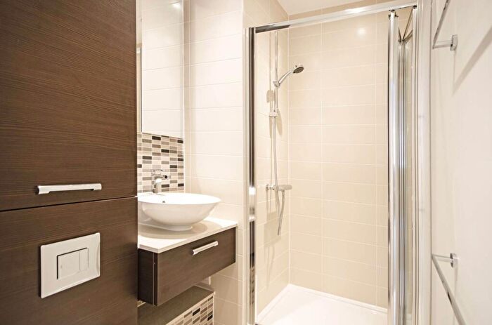 3 Bedroom Flat For Sale In Hackney Square, Hackney, London, E9