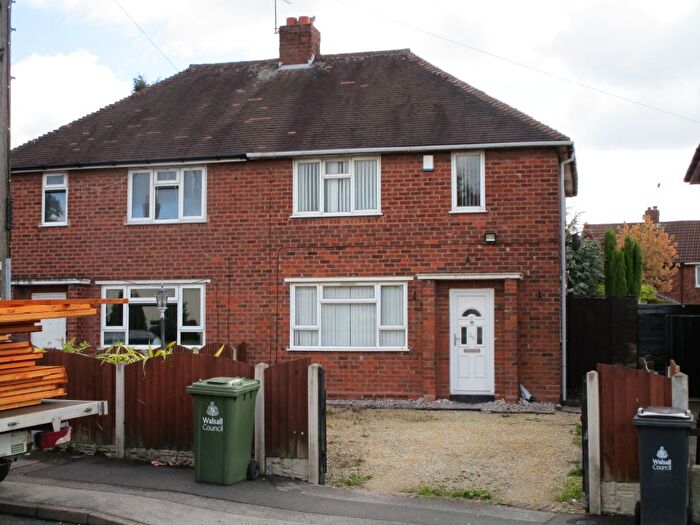 3 Bedroom Semi-Detached House To Rent In Bentley, Walsall, West Midlands, WS2