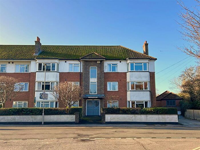 2 Bedroom Flat For Sale In West Court, Bridport, DT6