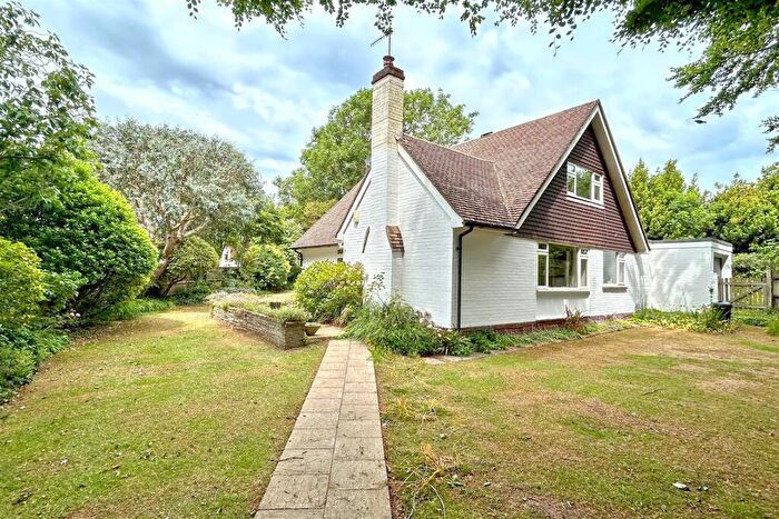 3 Bedroom Chalet For Sale In Manor Road North, Seaford, BN25