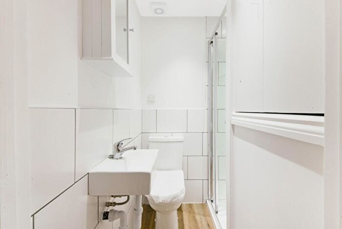 Flat To Rent In Bishops Place, Sutton, SM1