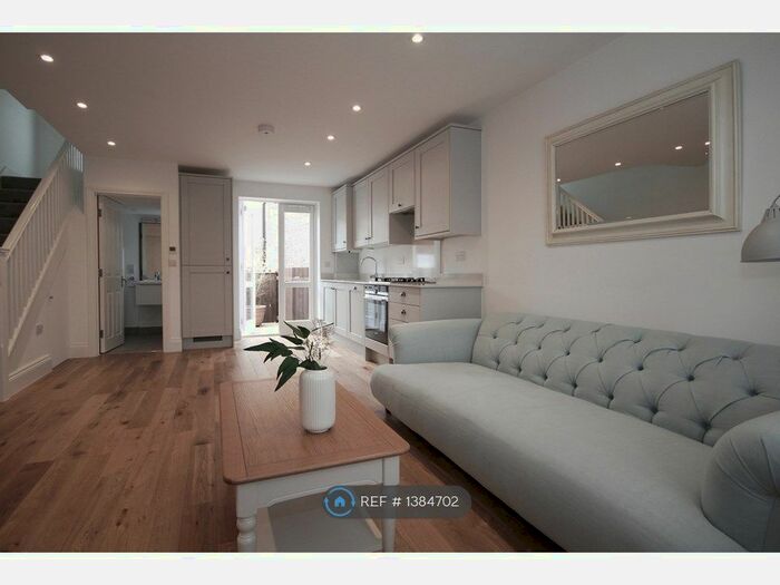 1 Bedroom Detached House To Rent In Worple Way, Richmond, TW10