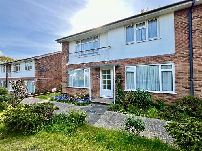 2 Bedroom Flat For Sale In Fairlight Gardens, Fairlight, Hastings, TN35