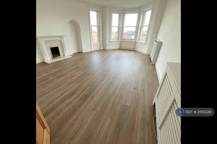 2 Bedroom Flat To Rent In Crossflat Crescent, Paisley, PA1