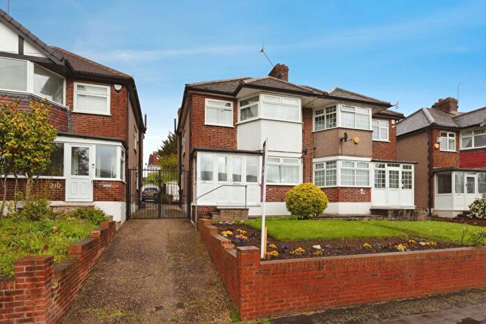 3 Bedroom Semi Detached House For Sale In Southend Road, Woodford Green, IG8