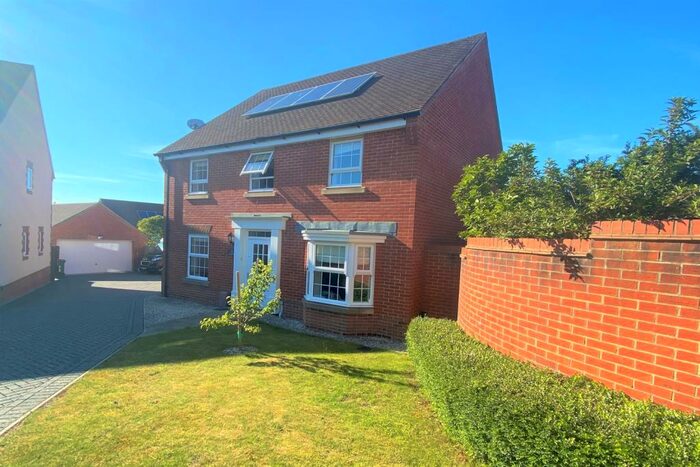 4 Bedroom Detached House To Rent In Brooks Walk, Clanfield, Clanfield, PO8