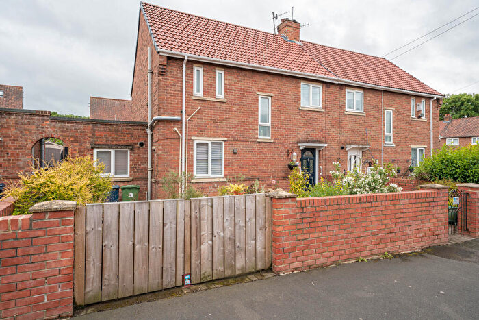 3 Bedroom Semi Detached House For Sale In Beech Drive, Dunston, Gateshead, NE11