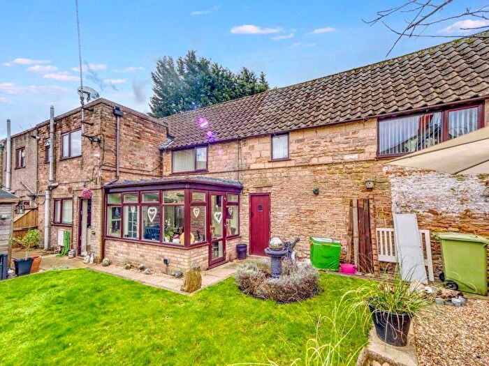 3 Bedroom Cottage For Sale In Sheffield Road, Creswell, Worksop, Derbyshire, S80