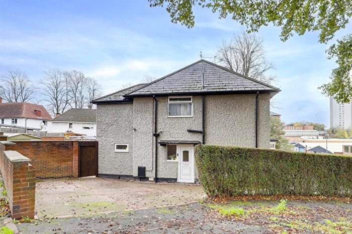 4 Bedroom Semi-Detached House For Sale In Linnell Street, Nottingham, Nottinghamshire, NG3