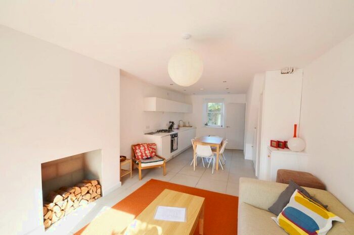 4 Bedroom Semi-Detached House To Rent In Swanage, BH19