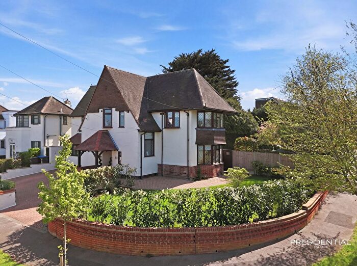 4 Bedroom Detached House For Sale In Mount Pleasant Road, Chigwell, IG7