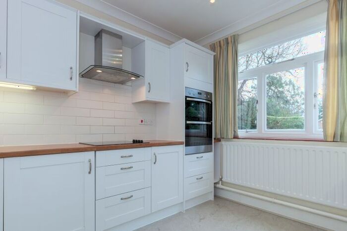 3 Bedroom Flat To Rent In Field House Drive, Oxford, OX2