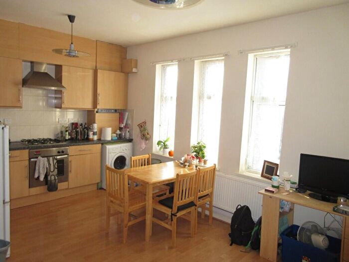 2 Bedroom Flat To Rent In Highgate Hill, London, N19