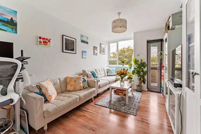2 Bedroom Flat For Sale In Carslake Road, London, SW15
