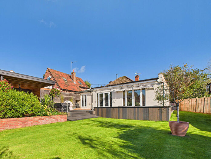 5 Bedroom Chalet To Rent In New Road, Marlow, Buckinghamshire, SL7
