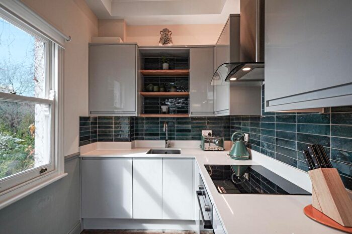 1 Bedroom Flat To Rent In Goring Road, London, N11
