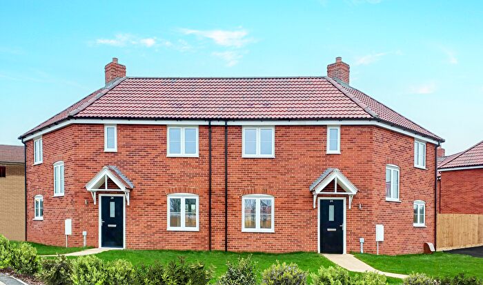 3 Bedroom Semi-Detached House For Sale In Tillett Way, Norwich, NR13