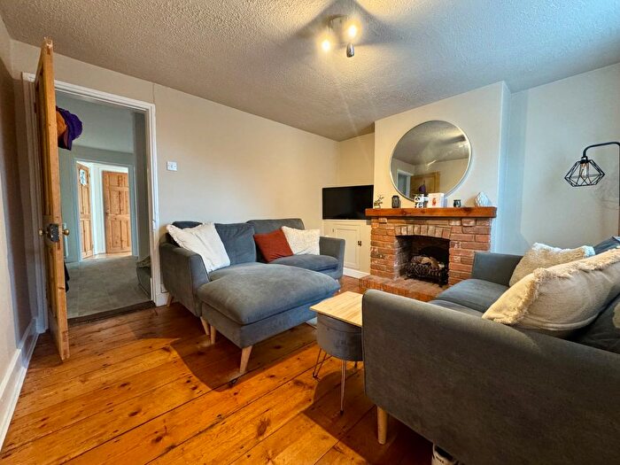 2 Bedroom Terraced House For Sale In Anstey Road, Alton, Hampshire, GU34