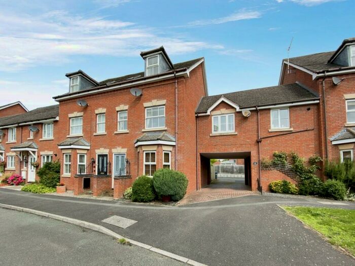 3 Bedroom End Of Terrace House To Rent In Wetherby Way, Stratford-upon-Avon, CV37