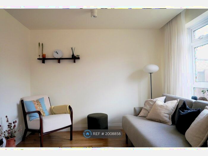 2 Bedroom Flat To Rent In Dames Road, London, E7