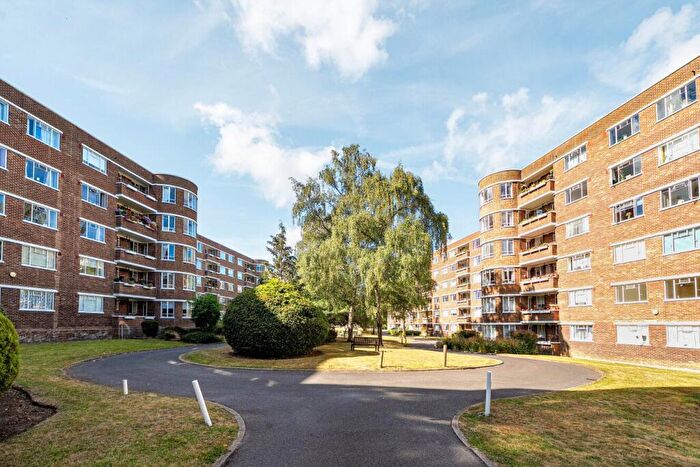 2 Bedroom Flat For Sale In Champion Hill, London, SE5